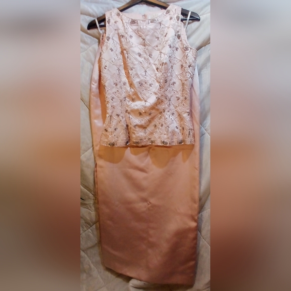 Women's Vie by Victoria Royal Two-Piece Formal Gown - Picture 2 of 6